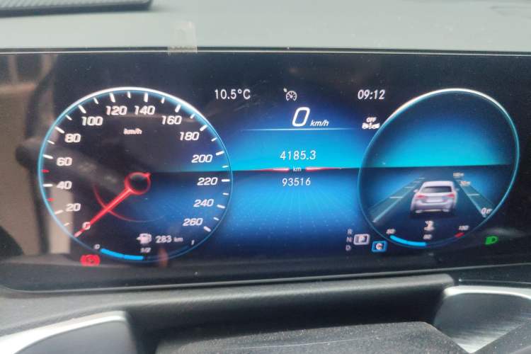 Used Mercedes-Benz GLB 2023 GLB 220 Fashion Model Odometer Close Up