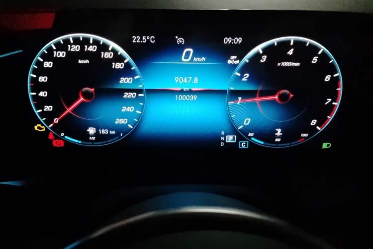 Used Mercedes-Benz GLB 2023 GLB 220 Sport Edition Odometer Close Up
