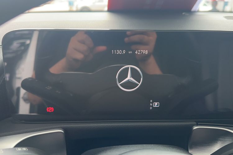 Used Mercedes-Benz GLB 2023 GLB 220 Fashion Model Odometer Close Up