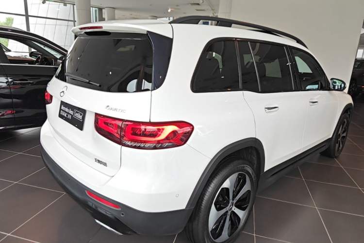 Used Mercedes-Benz GLB 2023 GLB 220 4MATIC Rear Right 45 Deg