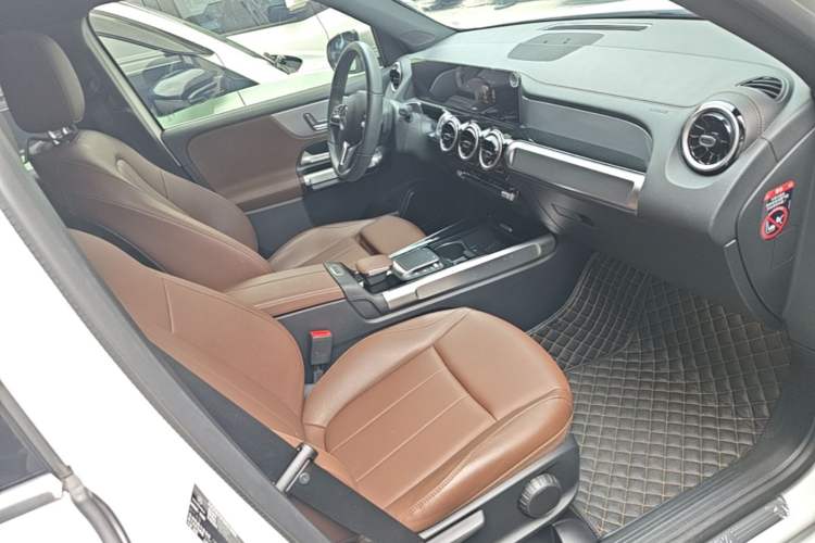 Used Mercedes-Benz GLB 2023 GLB 200 Dynamic Edition Right Front Seat