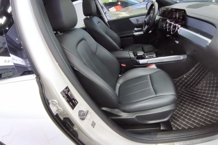 Used Mercedes-Benz GLB 2023 GLB 200 Dynamic Edition Right Front Seat