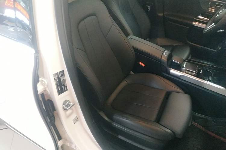 Used Mercedes-Benz GLB 2023 GLB 220 Fashion Model Right Front Seat
