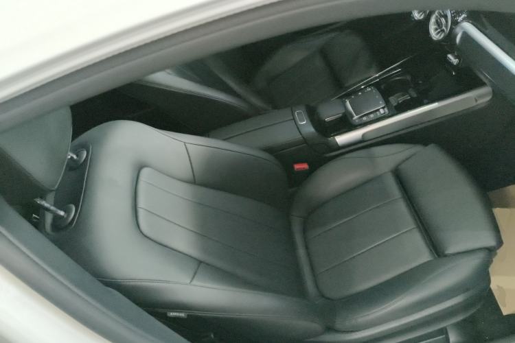 Used Mercedes-Benz GLB 2023 GLB 220 Fashion Model Right Front Seat