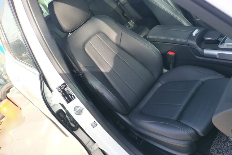 Used Mercedes-Benz GLB 2023 GLB 220 Fashion Model Right Front Seat