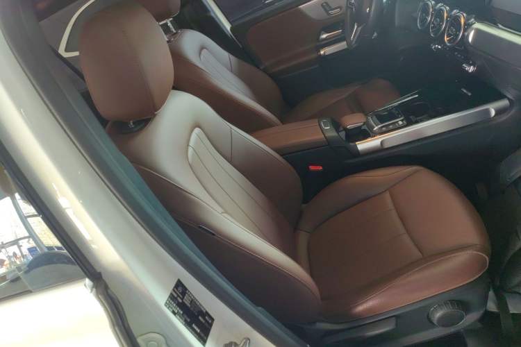 Used Mercedes-Benz GLB 2023 GLB 200 Fashion Model Right Front Seat