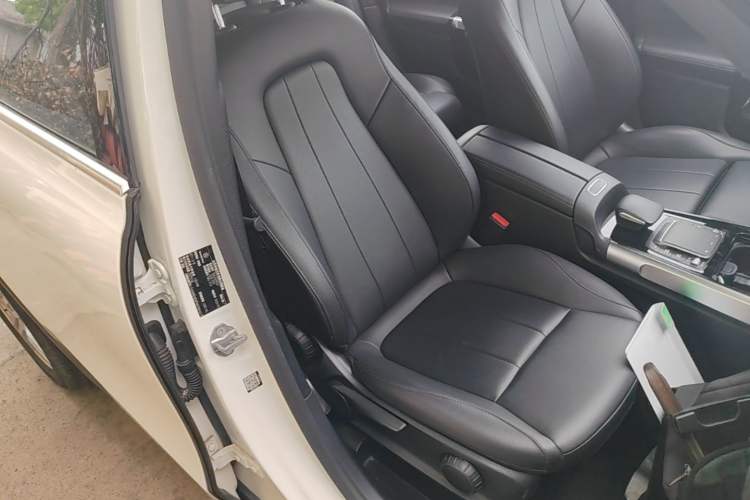 Used Mercedes-Benz GLB 2023 GLB 200 Fashion Model Right Front Seat