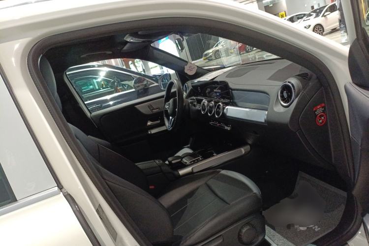 Used Mercedes-Benz GLB 2023 Refresh GLB 200 Fashion Edition Right Front Seat