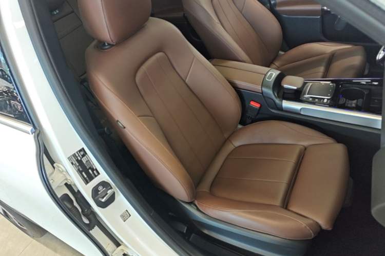 Used Mercedes-Benz GLB 2023 GLB 220 Fashion Model Right Front Seat