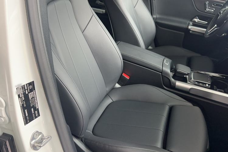 Used Mercedes-Benz GLB 2023 GLB 220 Fashion Model Right Front Seat