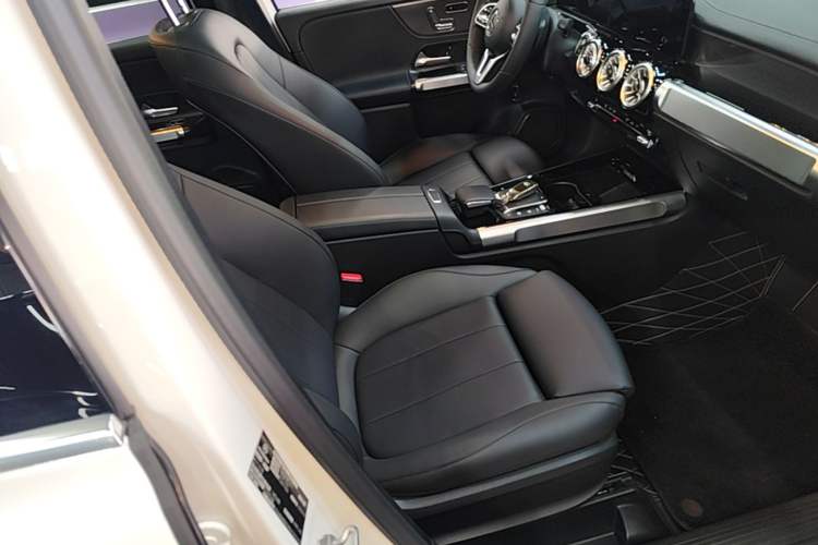 Used Mercedes-Benz GLB 2023 GLB 220 Fashion Model Right Front Seat