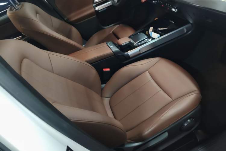 Used Mercedes-Benz GLB 2023 GLB 200 Fashion Model Right Front Seat