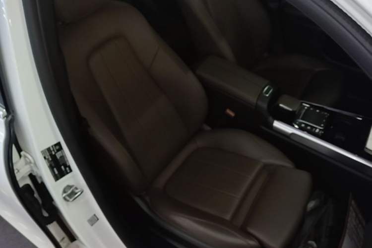 Used Mercedes-Benz GLB 2023 GLB 220 Fashion Model Right Front Seat