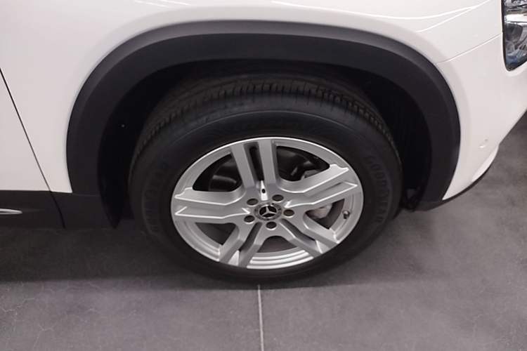 Used Mercedes-Benz GLB 2023 GLB 200 Fashion Model Right Front Wheel Hub