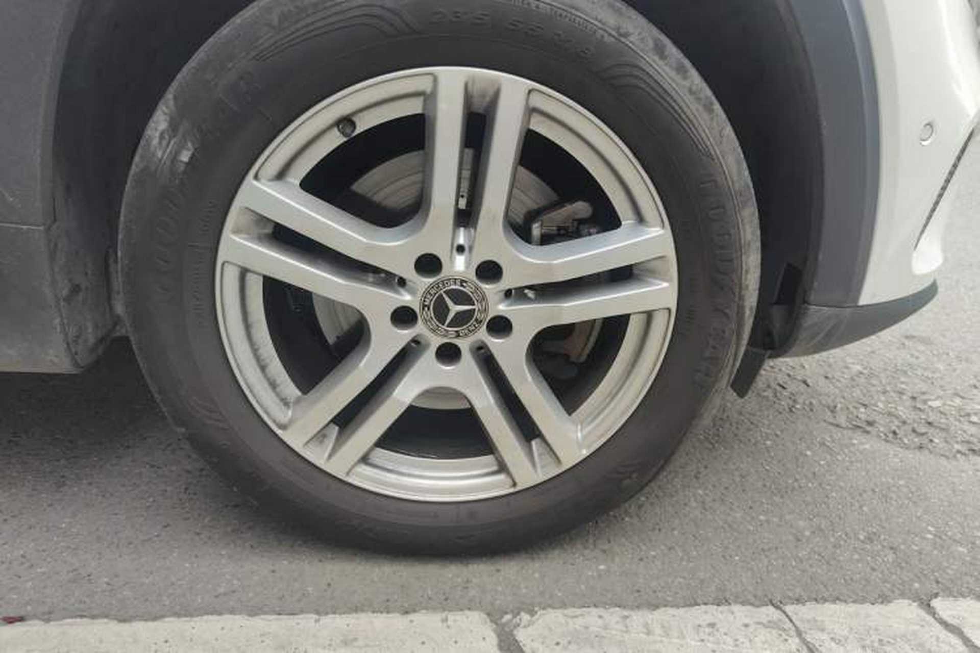 Used Mercedes-Benz GLB 2023 GLB 220 Sport Edition Right Front Wheel Hub