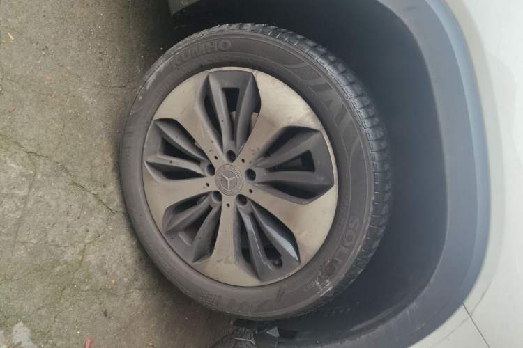 Used Mercedes-Benz GLB 2023 GLB 220 Fashion Model Right Front Wheel Hub
