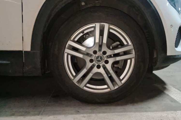 Used Mercedes-Benz GLB 2023 GLB 220 Sport Edition Right Front Wheel Hub