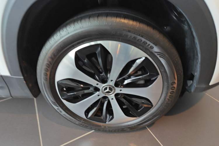 Used Mercedes-Benz GLB 2023 GLB 220 4MATIC Right Front Wheel Hub