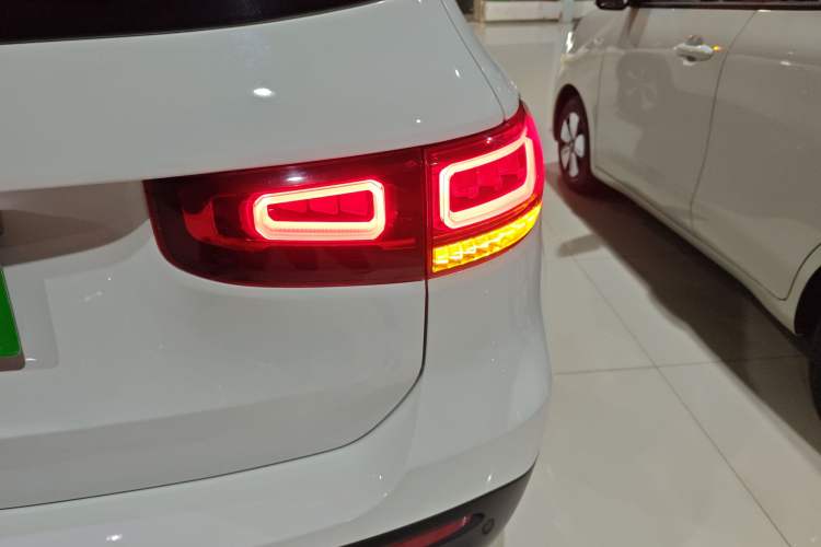 Used Mercedes-Benz GLB 2023 GLB 220 Fashion Model Right Rear Taillight