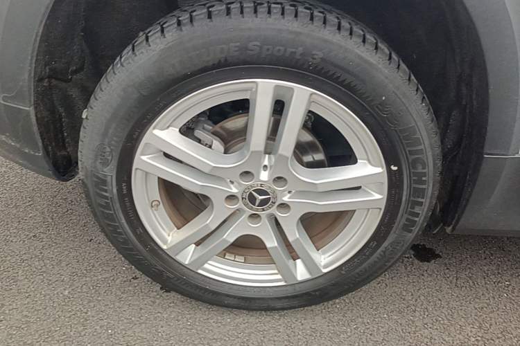 Used Mercedes-Benz GLB 2023 GLB 220 Sport Edition Right Rear Wheel Hub