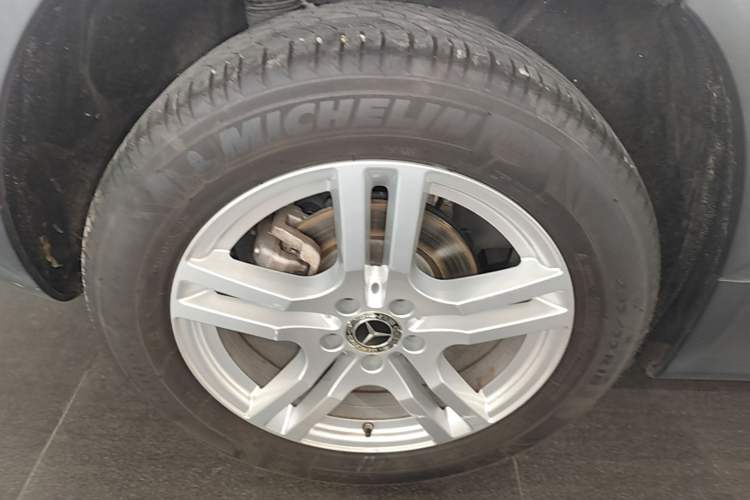 Used Mercedes-Benz GLB 2023 GLB 200 Dynamic Edition Right Rear Wheel Hub
