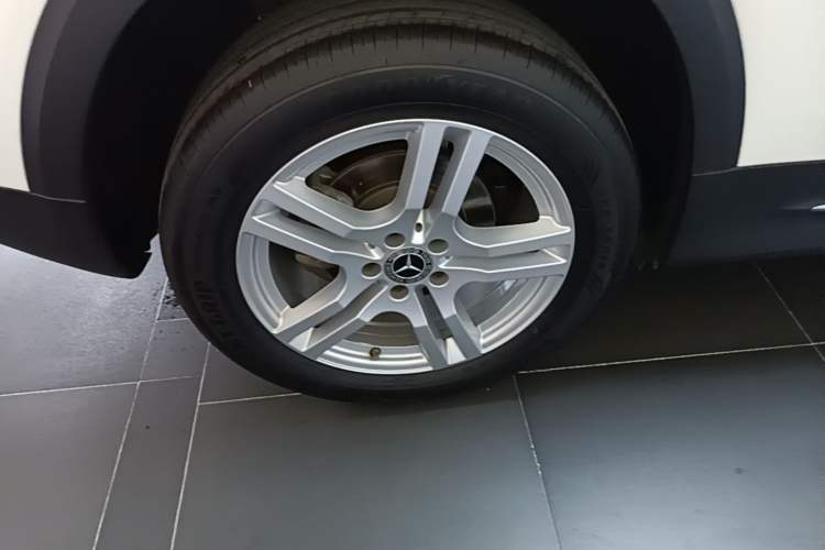 Used Mercedes-Benz GLB 2023 GLB 220 Sport Edition Right Rear Wheel Hub