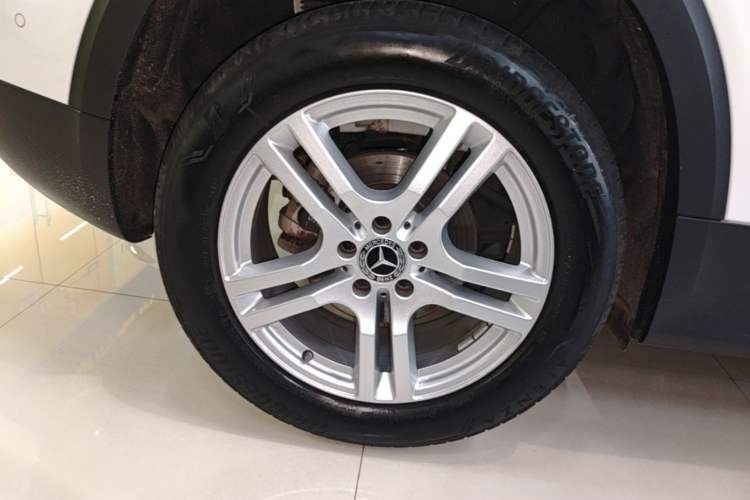 Used Mercedes-Benz GLB 2023 GLB 220 Sport Edition Right Rear Wheel Hub
