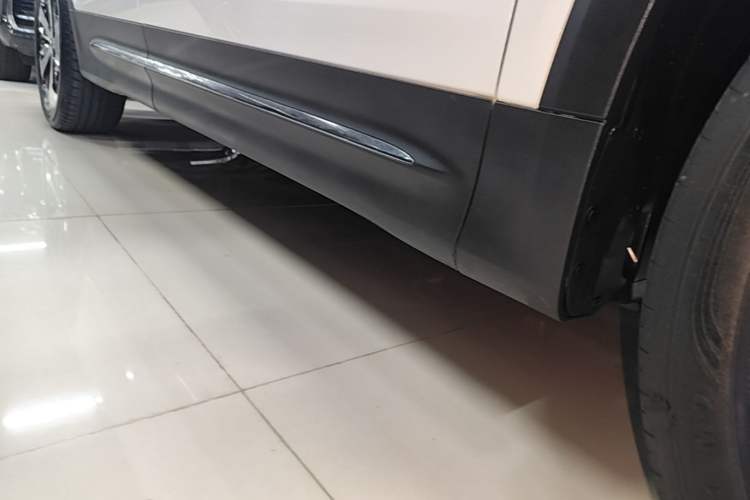 Used Mercedes-Benz GLB 2023 GLB 220 Fashion Model Right Side Sill