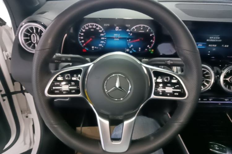 Used Mercedes-Benz GLB 2023 GLB 220 4MATIC Steering Wheel