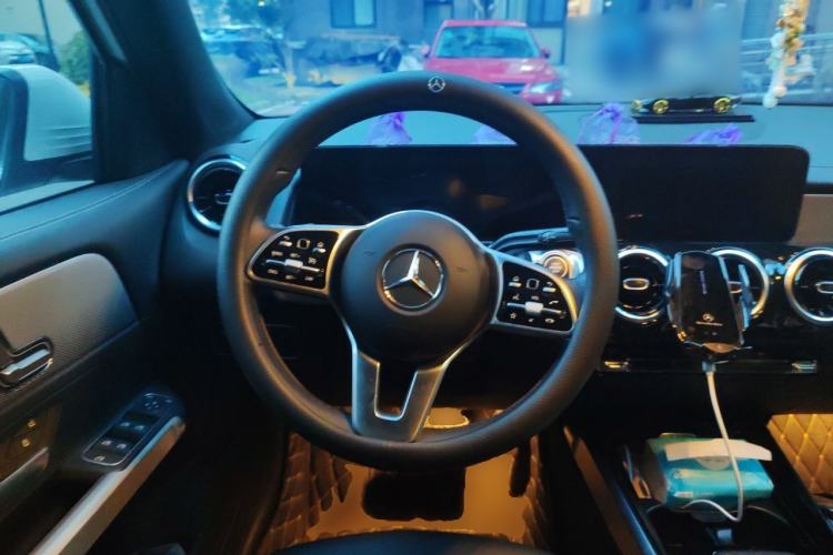 Used Mercedes-Benz GLB 2023 Refreshed GLB 200 Dynamic Edition Steering Wheel