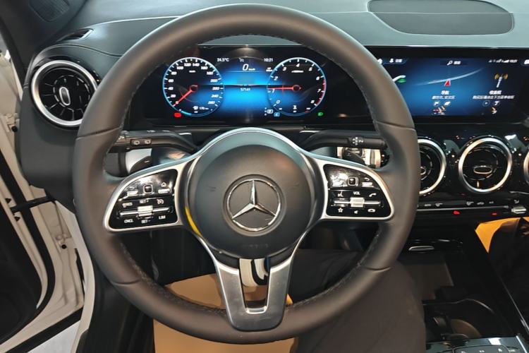 Used Mercedes-Benz GLB 2023 GLB 200 Dynamic Edition Steering Wheel