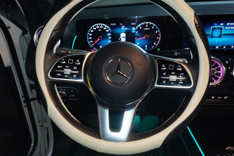 Used Mercedes-Benz GLB 2023 GLB 200 Dynamic Edition Steering Wheel