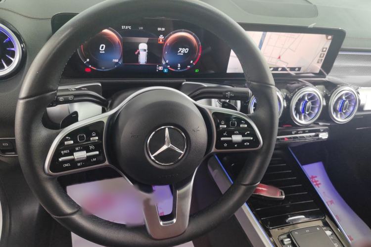Used Mercedes-Benz GLB 2023 GLB 200 Dynamic Edition Steering Wheel
