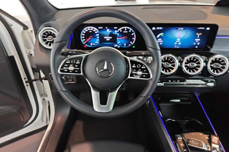 Used Mercedes-Benz GLB 2023 GLB 220 4MATIC Steering Wheel