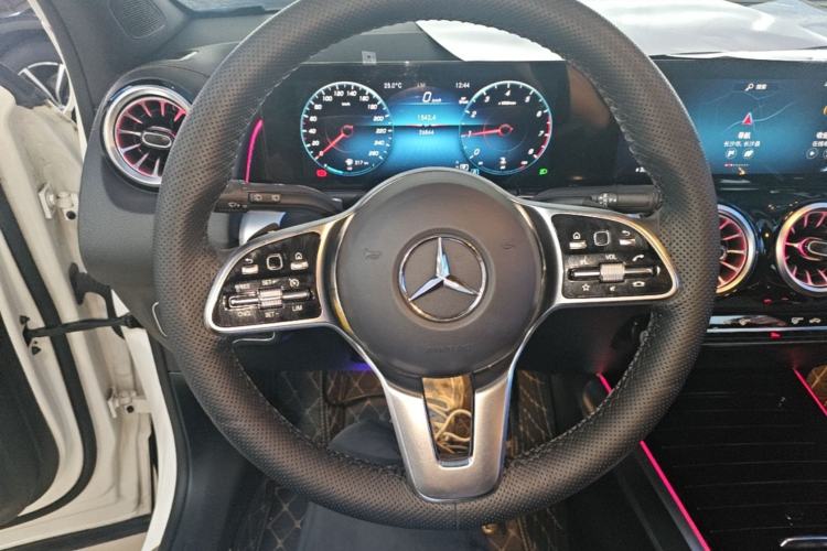 Used Mercedes-Benz GLB 2023 GLB 220 Sport Edition Steering Wheel
