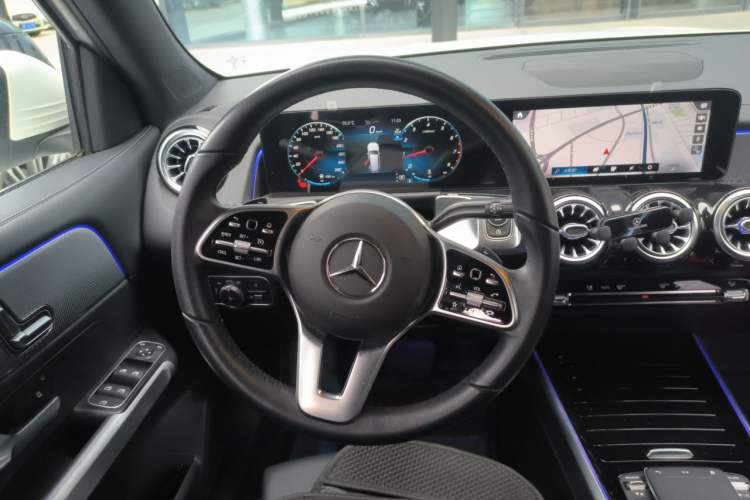 Used Mercedes-Benz GLB 2023 GLB 200 Dynamic Edition Steering Wheel