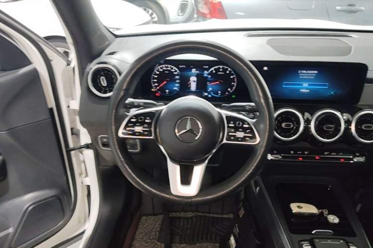 Used Mercedes-Benz GLB 2023 GLB 200 Dynamic Edition Steering Wheel