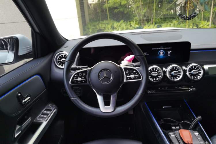 Used Mercedes-Benz GLB 2023 GLB 200 Dynamic Edition Steering Wheel