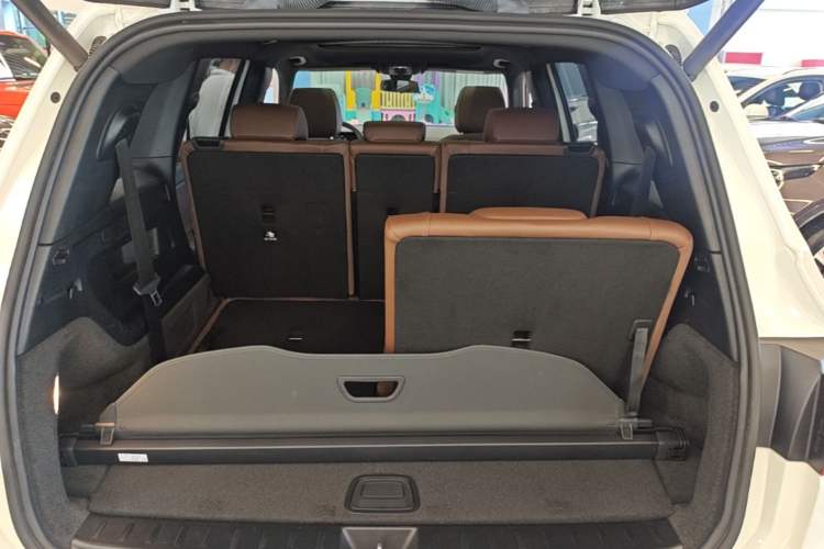 Used Mercedes-Benz GLB 2023 GLB 220 Fashion Model Trunk