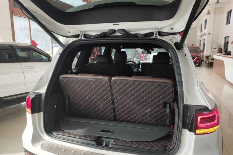Used Mercedes-Benz GLB 2023 GLB 220 Fashion Model Trunk