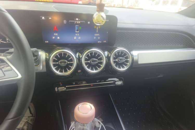 Used Mercedes-Benz GLB 2024 GLB 200 Dynamic Edition Audio And AC Panel
