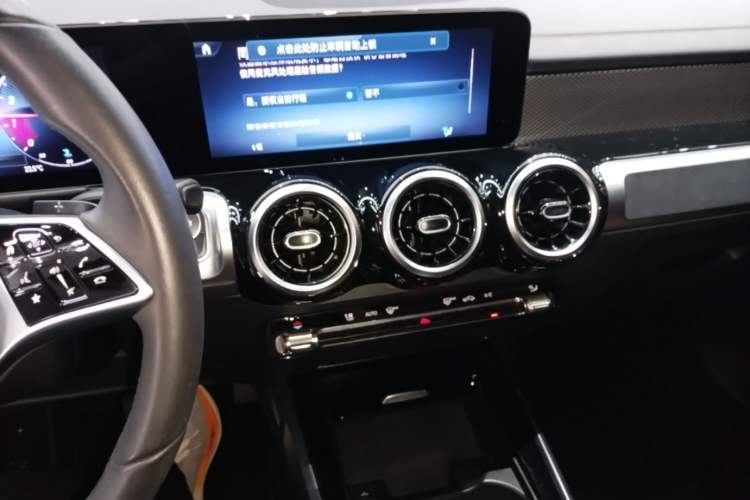 Used Mercedes-Benz GLB 2024 GLB 200 Dynamic Edition Audio And AC Panel