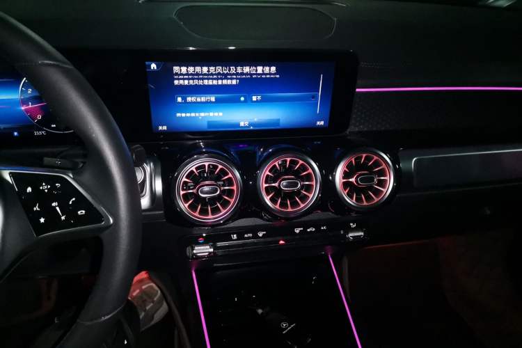 Used Mercedes-Benz GLB 2024 GLB 220 Dynamic Edition Audio And AC Panel