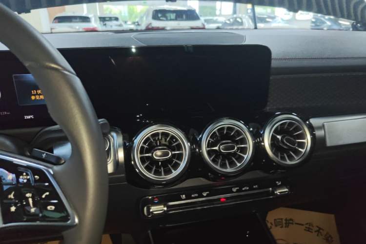 Used Mercedes-Benz GLB 2024 GLB 200 Dynamic Edition Audio And AC Panel