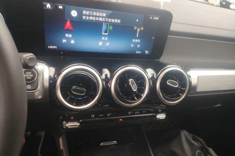 Used Mercedes-Benz GLB 2024-Year Restyled GLB 200 Dynamic Edition Audio And AC Panel