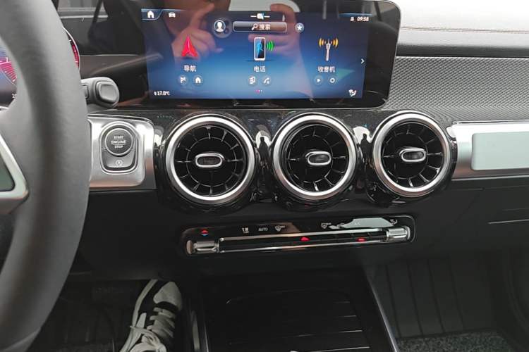 Used Mercedes-Benz GLB 2024 GLB 200 Dynamic Edition Audio And AC Panel