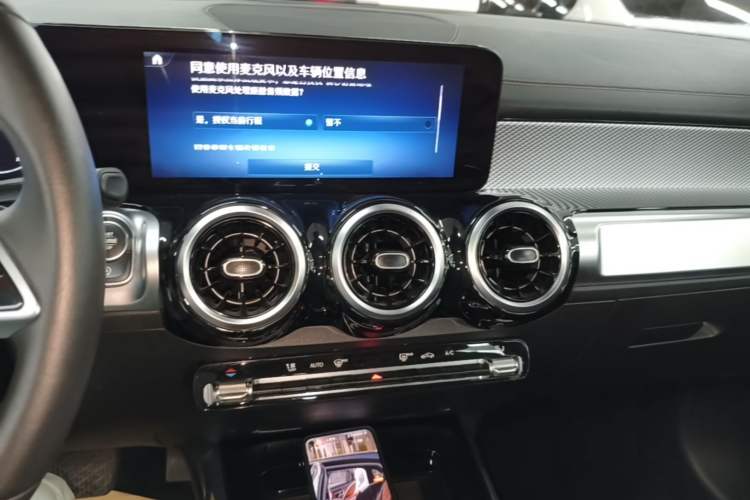 Used Mercedes-Benz GLB 2024 GLB 200 Dynamic Edition Audio And AC Panel