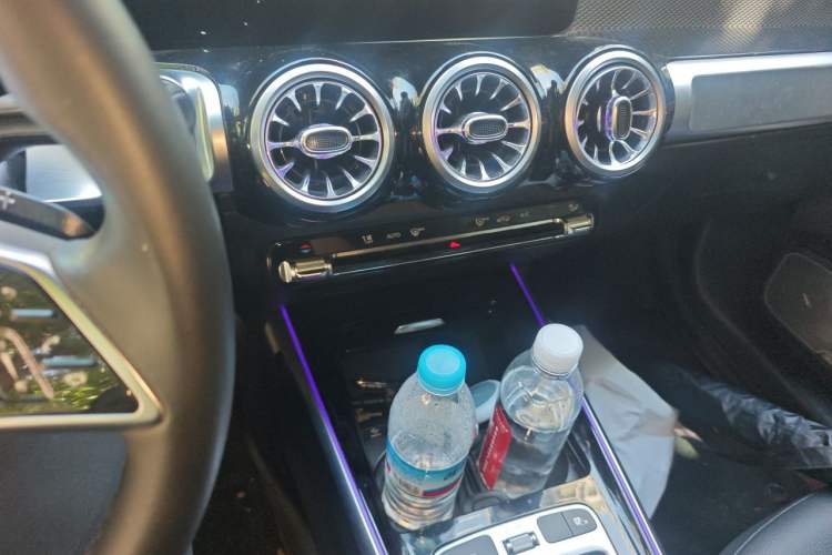 Used Mercedes-Benz GLB 2024-Year Restyled GLB 200 Dynamic Edition Audio And AC Panel