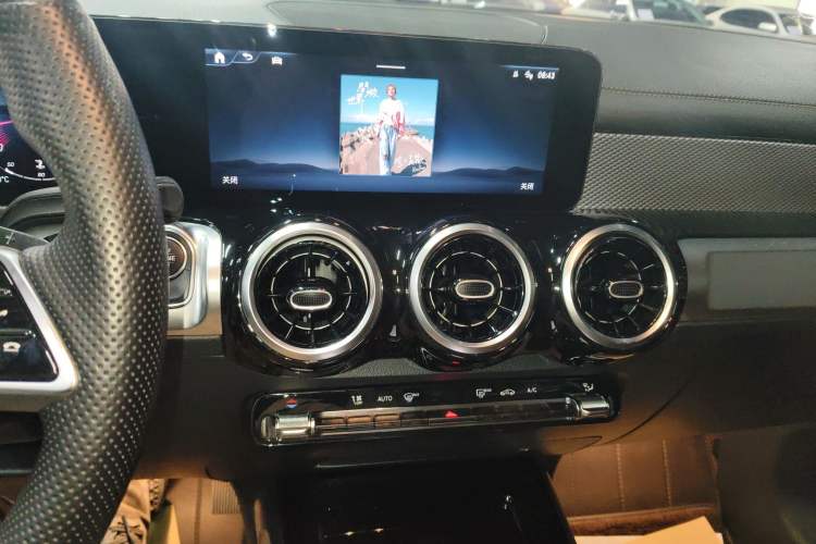 Used Mercedes-Benz GLB 2024 GLB 200 Dynamic Edition Audio And AC Panel