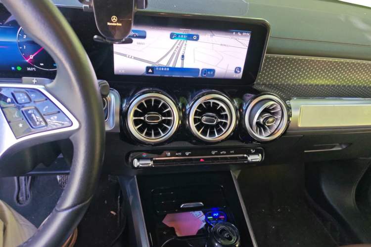 Used Mercedes-Benz GLB 2024 Refresh GLB 220 Fashion Edition Audio And AC Panel
